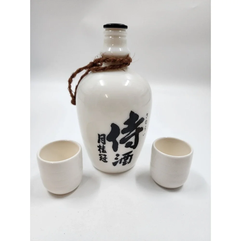 Gekkeikan Japanese Sake Set Ceramic Samurai Decanter Bottle 720ml and 2 Cups